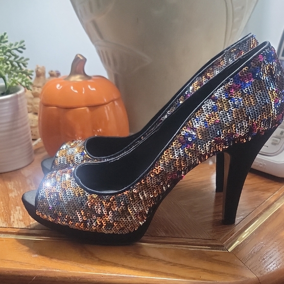 Nine West Sequin Peep-Toe Heels 8 - Picture 1 of 3